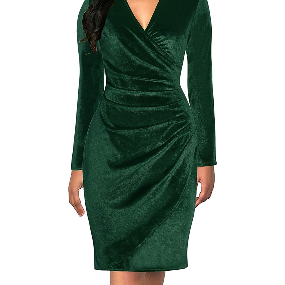Alice & Elmer Women's V-Neck Long Sleeve Ruched Cocktail Party Velvet Dress